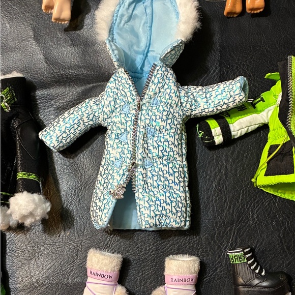 RAINBOW HIGH WINTER BREAK SKYLER BRADSHAW With ACCESSORIES AND JADE HUNTER - Picture 7 of 10